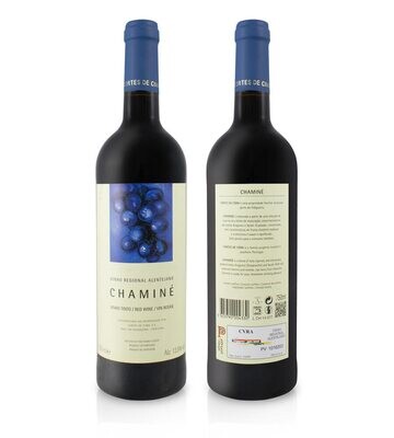 Chaminé Tinto Garrafa de vinho Chaminé Tinto com uvas tintas maduras e fundo rústico.