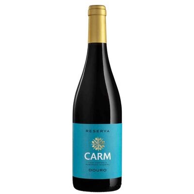 Carm Reserva Tinto Garrafa bordô escura com o rótulo CARM Reserva, apresentando uvas tintas e o brasão da Casa Agrícola Roboredo Madeira.