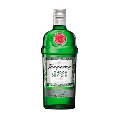 Uma garrafa elegante de Tanqueray London Dry Gin, com destaque para a cor cristalina e o rótulo icônico.