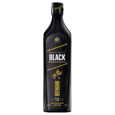Uma garrafa de Johnnie Walker Black Label Icons com um dos designs exclusivos da coleção, destacando os elementos visuais que representam a Escócia.