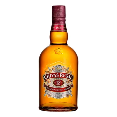  Uma garrafa elegante de Chivas Regal 12 anos, destacando a cor âmbar dourada e o rótulo icônico da marca.