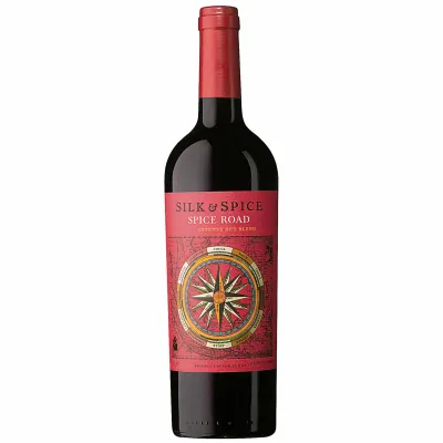 Uma garrafa elegante de Silk & Spice Spice Road Tinto 75cl, destacando a cor rubi intensa e o rótulo com motivos exóticos.