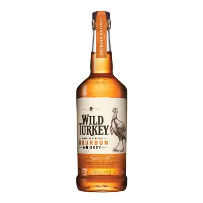 Uma garrafa elegante de Wild Turkey 81 Proof, com seu rótulo icônico e tom âmbar escuro