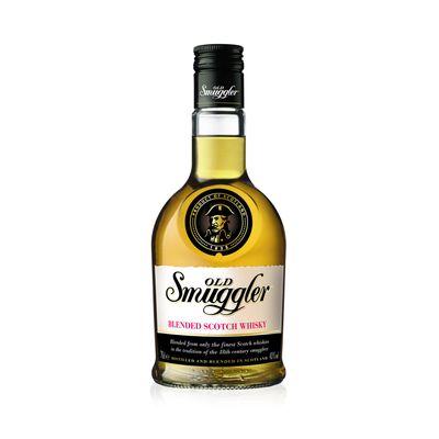 Whisky Old Smuggler, garrafa com fundo escuro