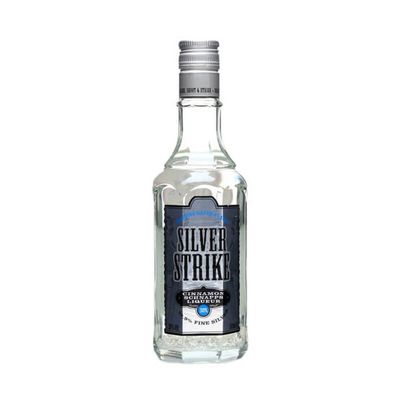 Uma garrafa de Licor Bols Silver Strike