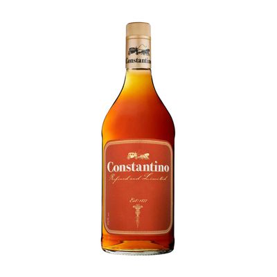 Garrafa de Constantino Brandy com destaque ao rótulo clássico e elegante.