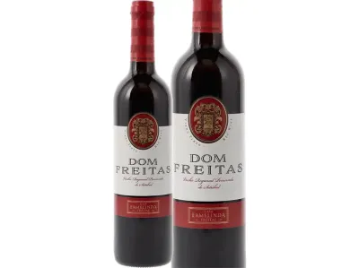 Garrafa de vinho Dom Freitas Tinto da Casa Ermelinda Freitas, IGP Setúbal.