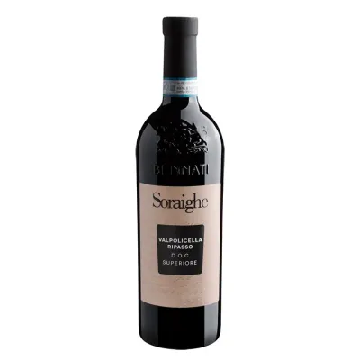 Garrafa de vinho Soraighe Valpolicella Ripasso Superiore DOC com fundo vermelho intenso