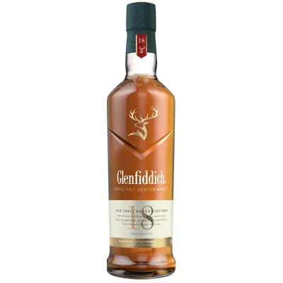 Garrafa de Glenfiddich 18 Anos – single malt escocês com notas ricas e complexas.