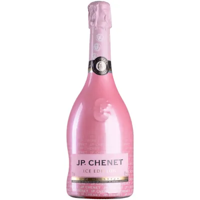 Garrafa do espumante JP Chenet Ice Edition Rosé Demi Sec servida com gelo em taça larga