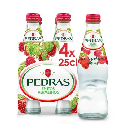 Pack de 4 garrafas Pedras Frutos Vermelhos 25cl – água mineral natural com gás e sabor frutado.
