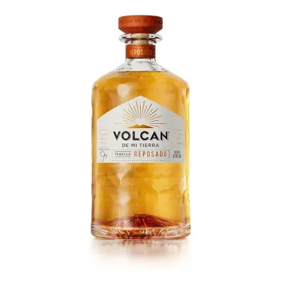 Garrafa Volcán De Mi Tierra Reposado – tequila premium envelhecida, elegante, suave e complexa.