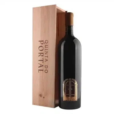 Quinta Do Portal Auru Garrafa Quinta Do Portal Auru Tinto – vinho tinto do Douro intenso, elegante e estruturado.