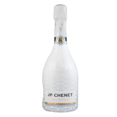 Garrafa do espumante JP Chenet Ice Edition Blanc Demi Sec servida com gelo