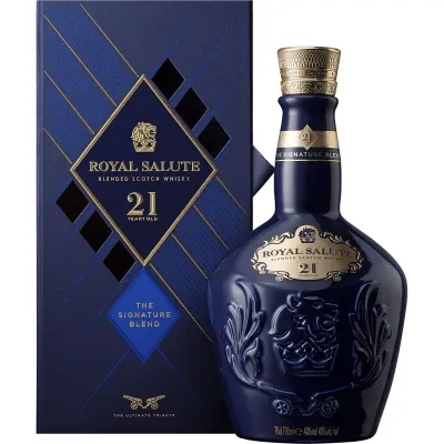 Chivas Regal Royal Salute 21 Anos Garrafa de Chivas Regal Royal Salute 21 Anos com embalagem luxuosa, destacando sua exclusividade.