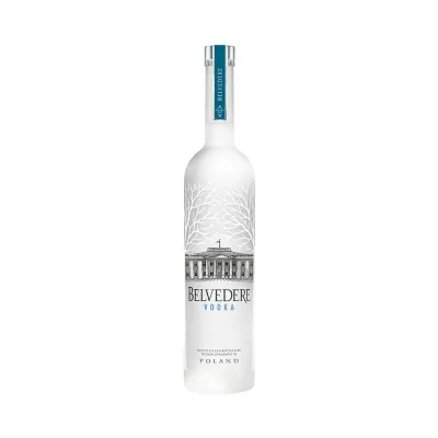 Garrafa de Vodka Belvedere 700ml com design elegante e sofisticado, destacando o logotipo icônico e a pureza cristalina da vodka.