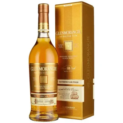 Garrafa de Whisky Glenmorangie Nectar D'Or 12 Anos com detalhes dourados e sofisticados.