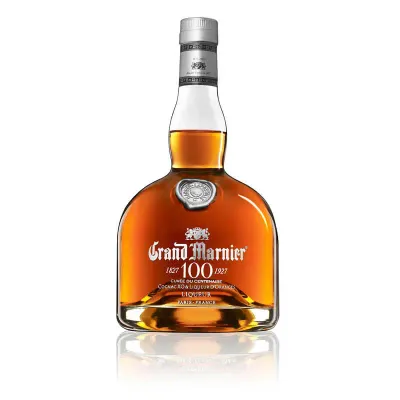 Garrafa elegante de Grand Marnier Cuvée du Centenaire com detalhes dourados