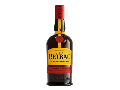 Garrafa do tradicional Licor Beirão, um licor português com sabor único e complexo.