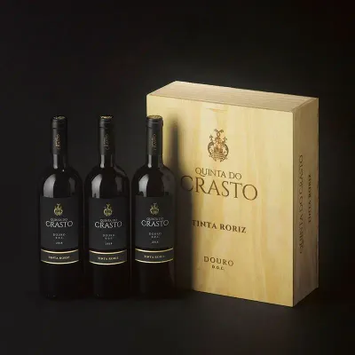 Garrafa de Quinta do Crasto Tinta Roriz Tinto, vinho DOC Douro de grande elegância.