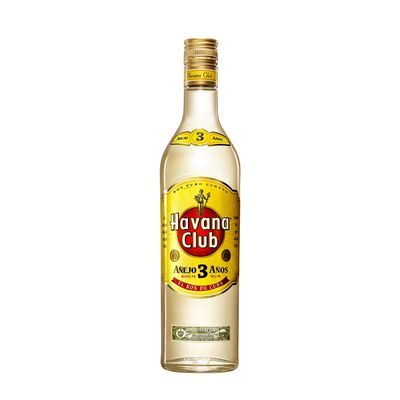 Uma garrafa elegante de Havana Club Añejo 3 Años 70cl, destacando a cor âmbar e o rótulo com o icônico símbolo de Havana.