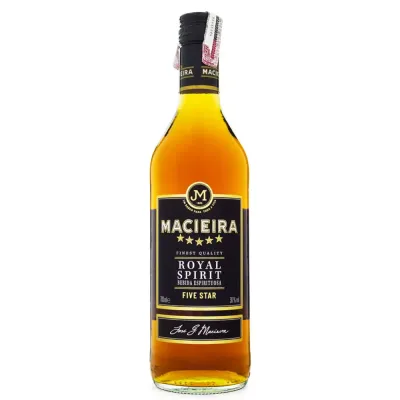 Macieira Royal Brandy Uma garrafa elegante de Macieira Royal Brandy, destacando a cor âmbar e o rótulo tradicional da marca.
