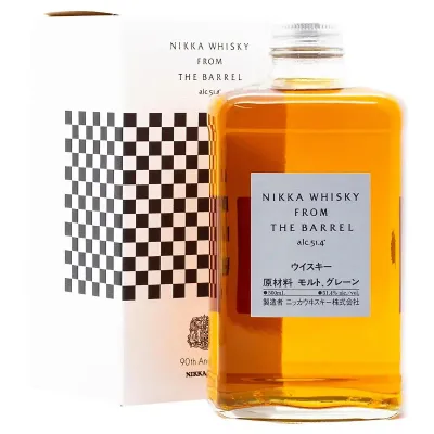 Nikka From the Barrel Uma garrafa de Nikka From the Barrel, com um tom âmbar escuro e um rótulo elegante