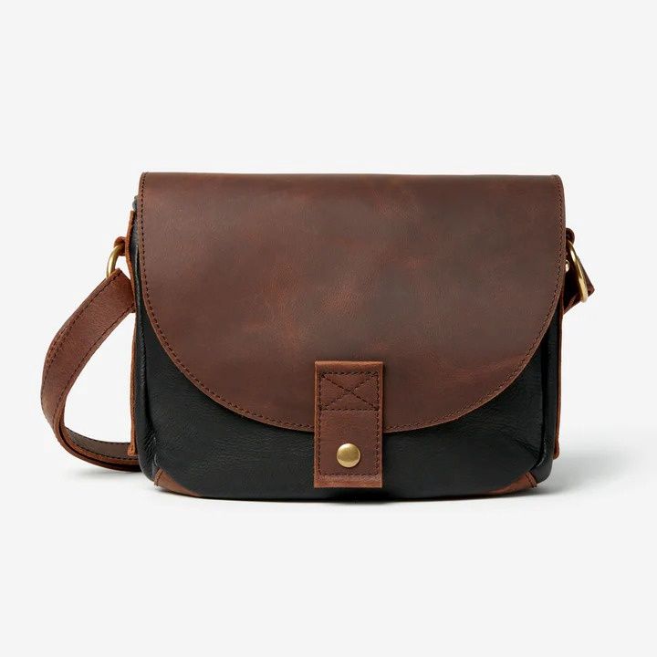 OM 7121 Phoebe Flap Bag, color: Black