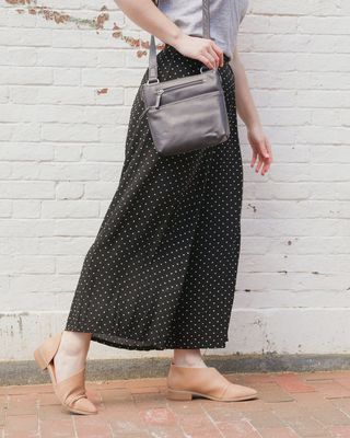OM 7002 Small Crossbody Traveler