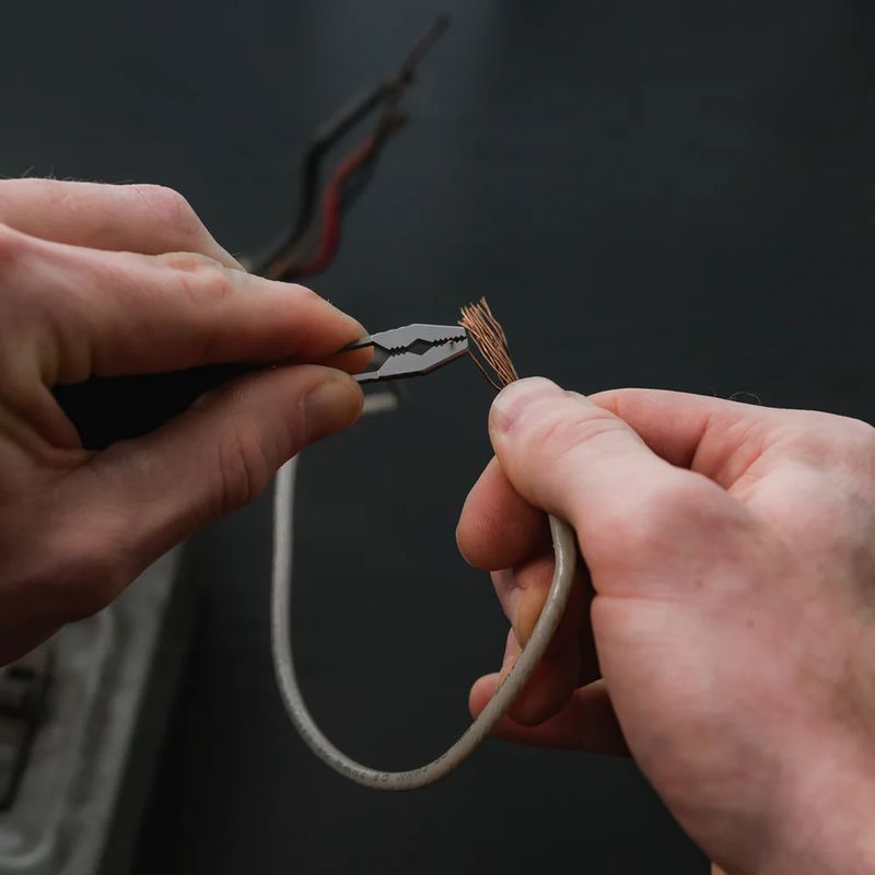 KeySmart Nano Pliers
