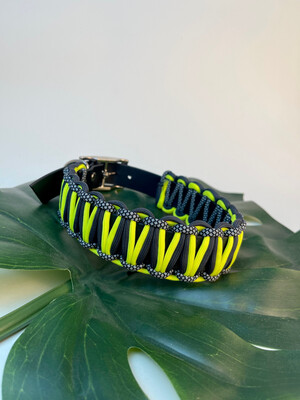 Biothane-Halsband mit Paracord - schwarz/schwarz/neon-gelb/snake-schwarz-silber