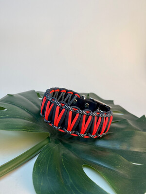 Biothane-Halsband mit Paracord - schwarz/schwarz/neon-orange/snake-silber-schwarz
