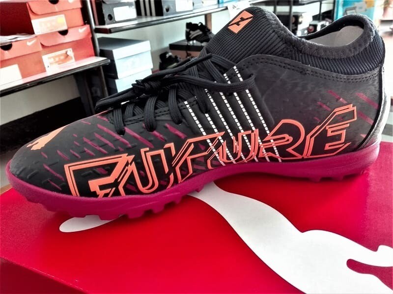 Puma Future Z 4.2 TT Scarpe da calcetto Puma Future Z 4.2 TT nero/arancio fluo/viola