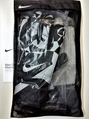 Guanti portiere Nike Match Guanti da portiere Match da adulto nero/bianco - Nike