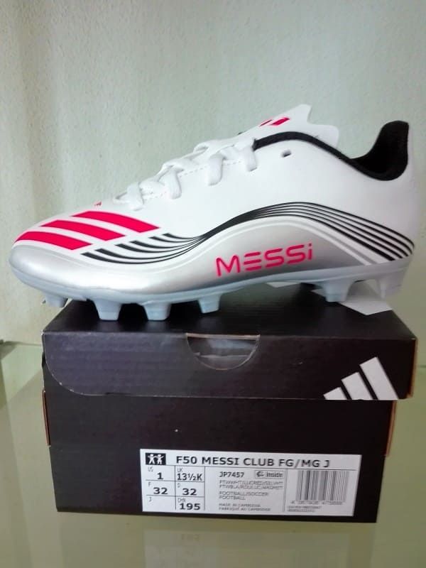 Scarpe calcio Messi F50 Club FG/MG Junior bianche - Adidas