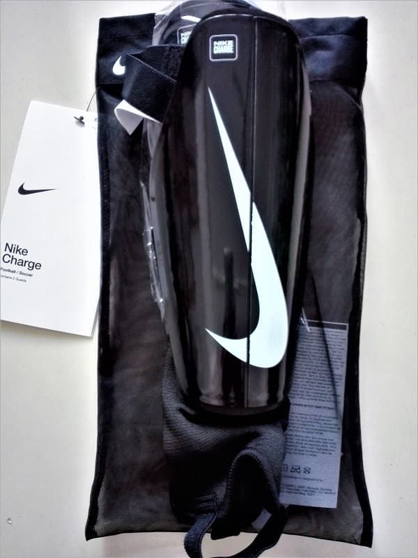 Parastinchi da calcio Nike Charge Parastinchi Nike Charge adulto - Nero unisex