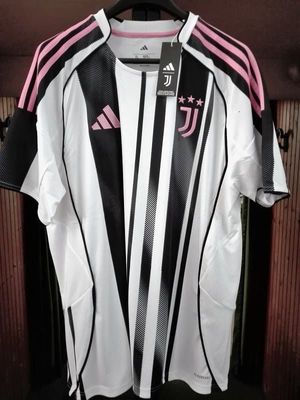 Maglia Juventus 2025/26 gara home Maglia della Juve 25/26 home uomo - Adidas