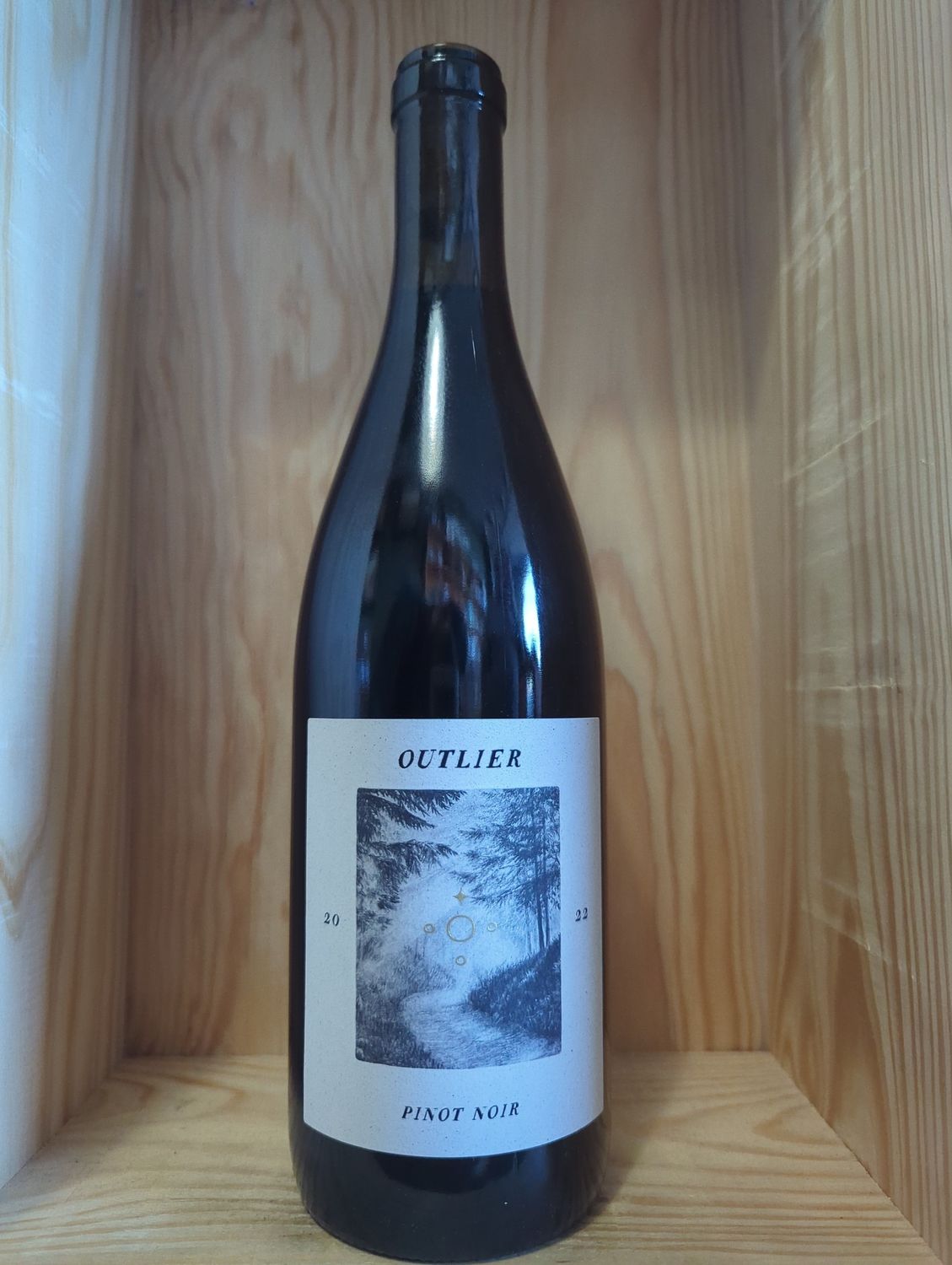OUTLIER PINOT NOIR 2022 REGULARLY $24.99 WE 90 POINTS