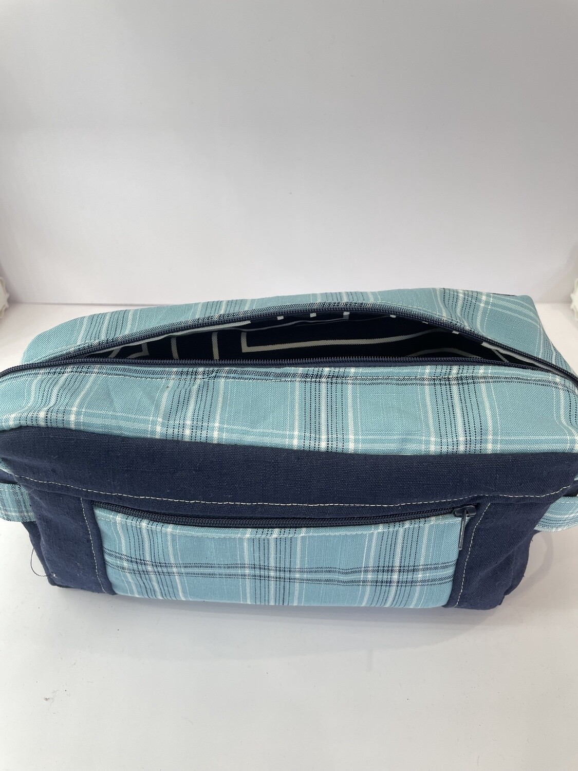 Toiletry Bag / Navy Light Blue