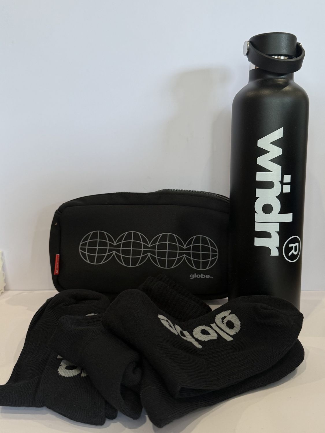 Mens Gift Pack with Globe Toiletry bag