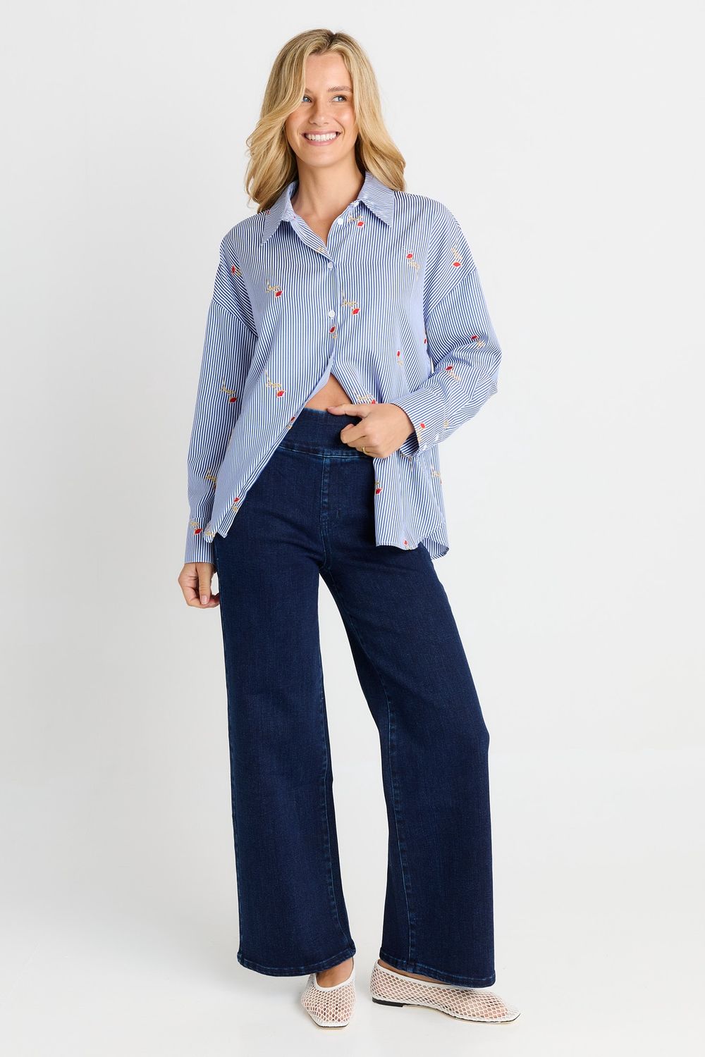 Straight stretch jean in Indy Blue by Betty Basics