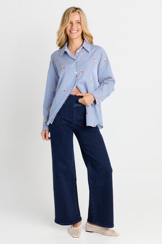Straight stretch jean in Indy Blue by Betty Basics
