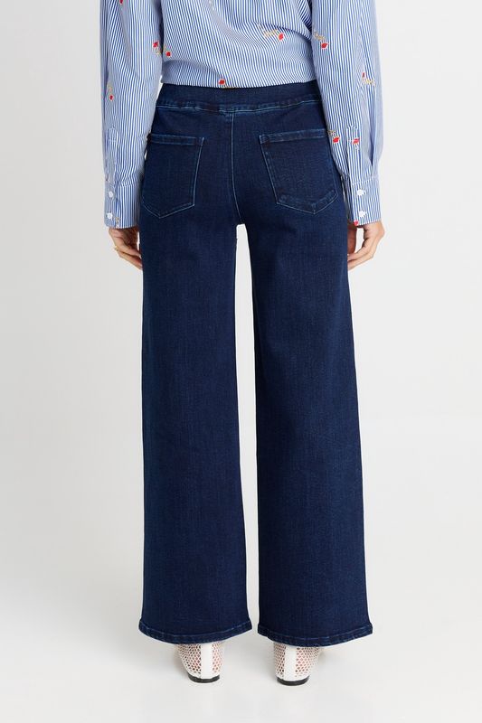Straight stretch jean in Indy Blue by Betty Basics