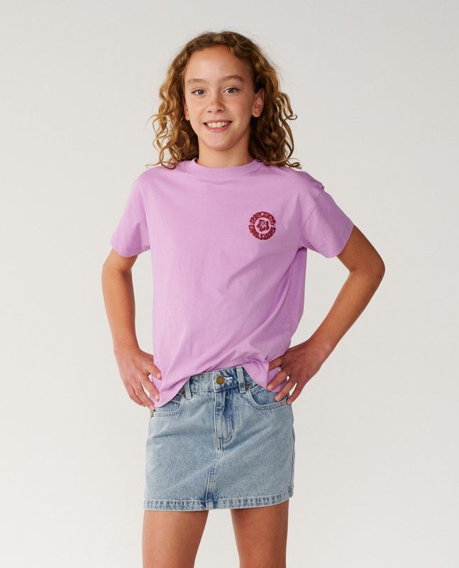 A girl model wearing the Girls Surf Puff Relaxed Tee [8-16YEARS] Showing the Pink colour and Rip Curl Surfing logo.