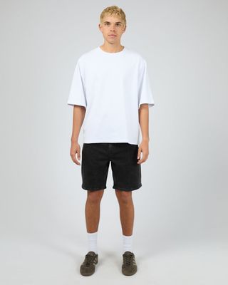 A full body view of a male model wearing the Shadow A3 Short Vintage Black featuring a loose fit, perfect for a day out. 