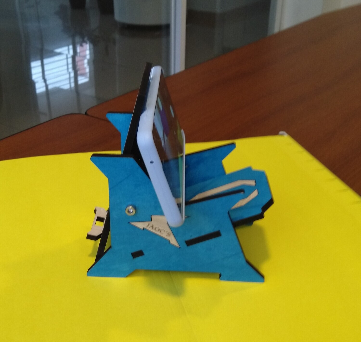 SOPORTE DIRIGIBLE PARA CELULAR