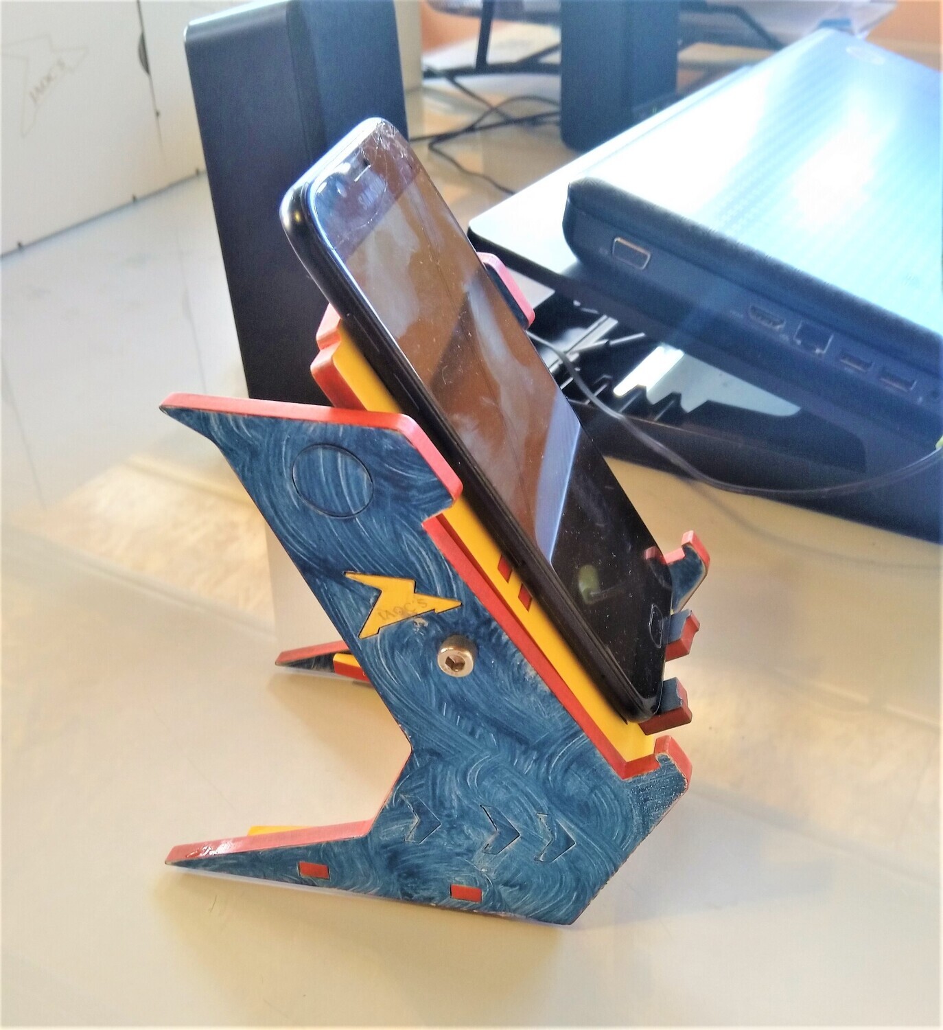SOPORTE PARA CELULAR DIRIGIBLE DE LA TRI MUNDIALISTA