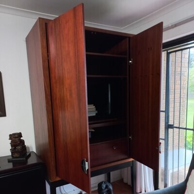 TV Cabinet with Hideaway Doors