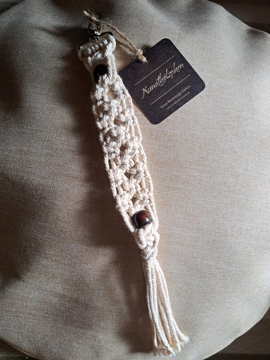 Makramee-Anhänger mit Holzperle (Weiß)