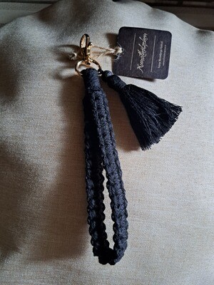 Makramee-Anhänger mit Lava-Perle (Schwarz)